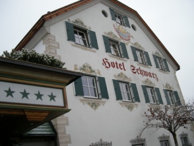 Schwarz Hoteloutside [400x300].JPG